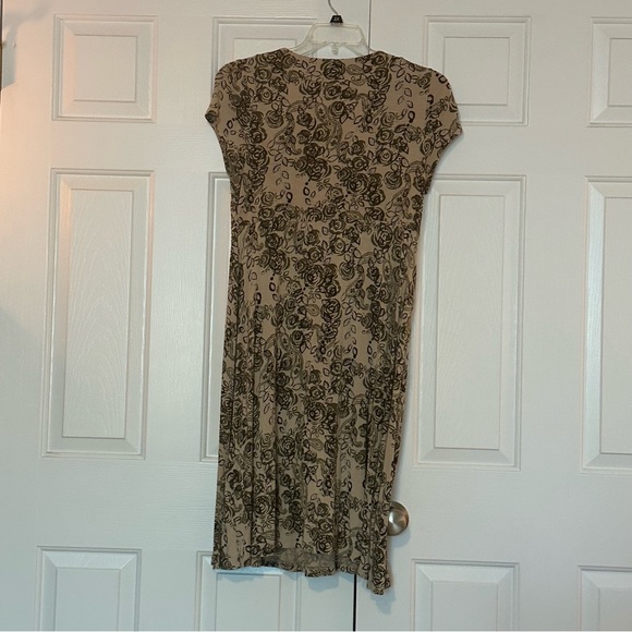 Tan floral dress Apt 9 flowing & flattering side Large - Picture 10 of 15